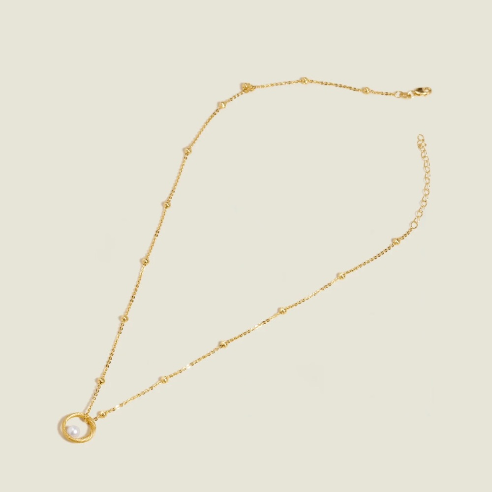 Elegant Gold Necklace with Pearl Pendant